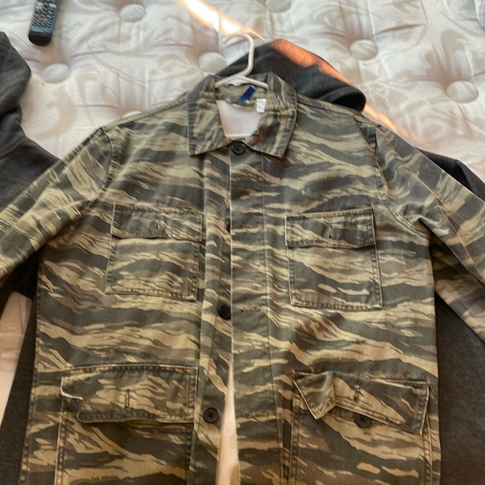 Medium h&m camo military jacket with 4 pockets